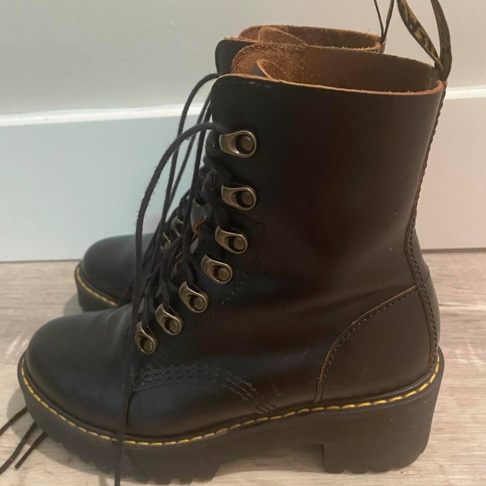 Dr. Marten Leona Size 7 Black